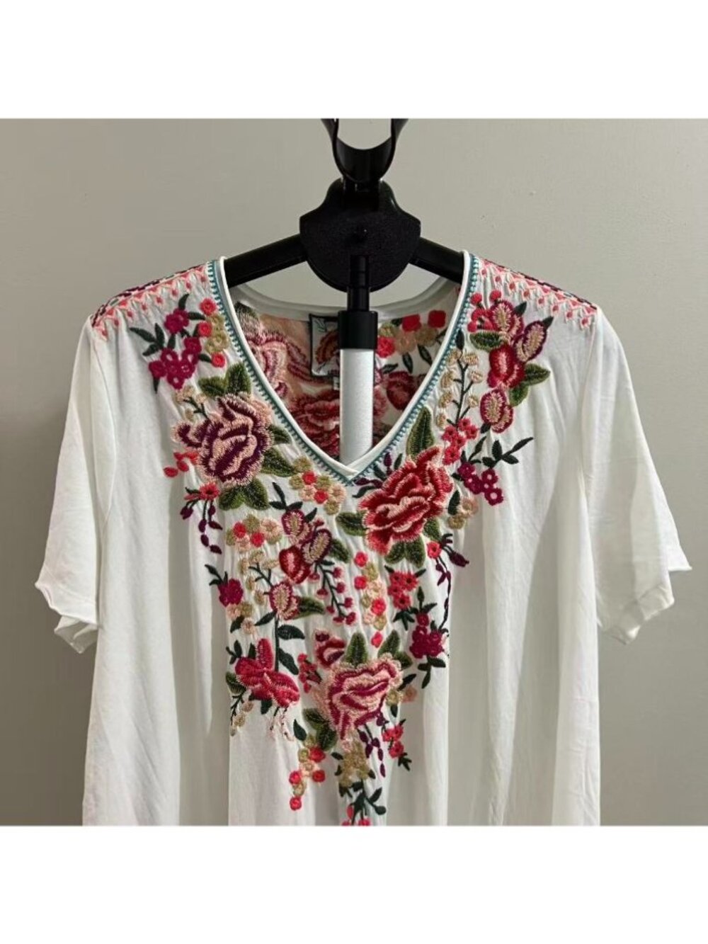 NWOT Johnny Was Cotton Embroidered Boho Floral V-Neck Mini Dress White Size 1X - Picture 4 of 16
